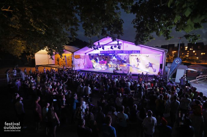 Spectateurs devant le show escalade